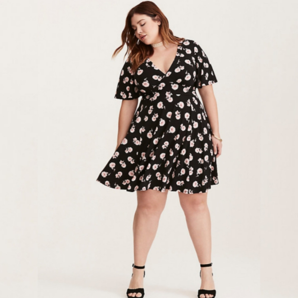 Torrid 0 floral print v neck flutter sleeve dress
